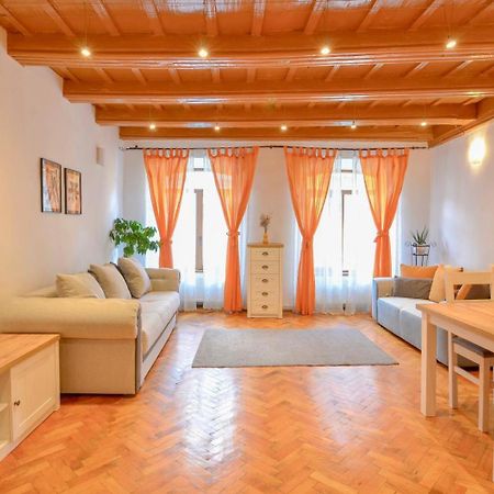 Charming Apartment - Heart Of Brasov Poarta Schei Екстериор снимка